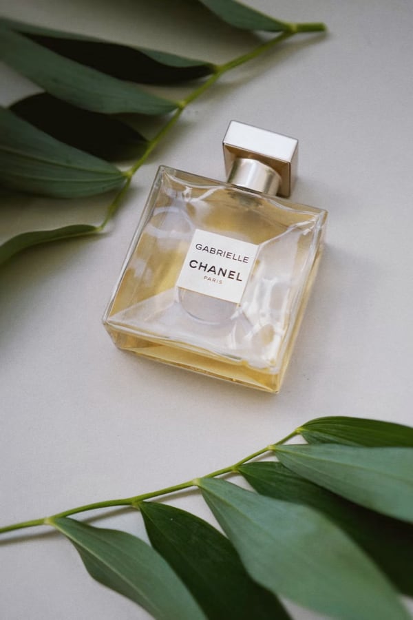 chanel perfum picture